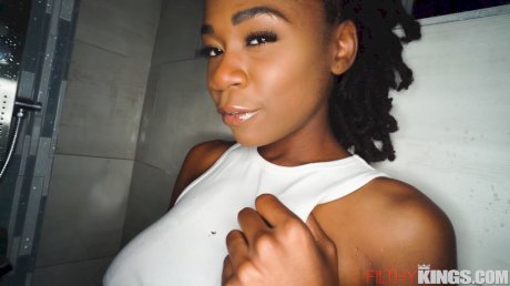 Filthy Kings Sexy Shower Blowjob, Scene 01