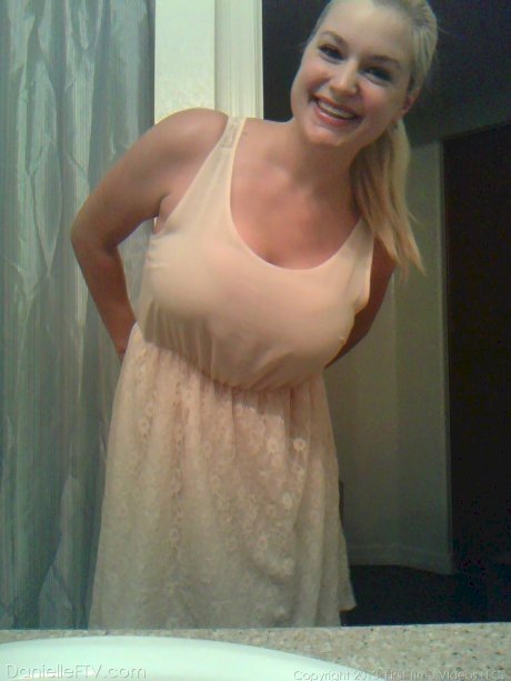 Blonde amateur Danielle Ftv dons numerous outfits for non nude selfies