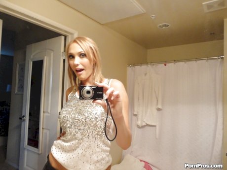 Alexia Rae shows off naked on cam while touching herself