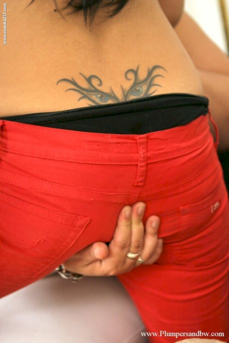 Fat sugar momma and her toy girl share a double dildo during lesbian sex