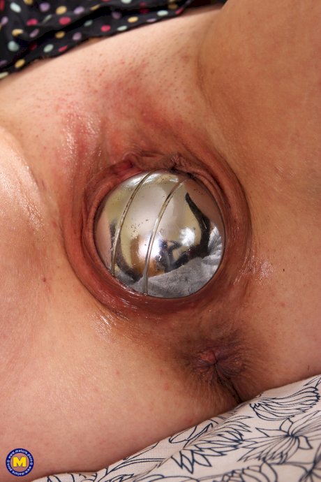 Mature woman Paulana inserts a big dildo and a silver ball into her fat pussy