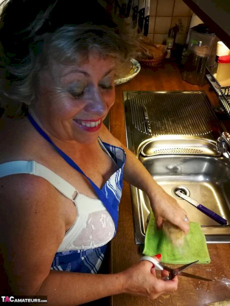 Old housewife Caro takes off her underwear in kitchen apron and stockings
