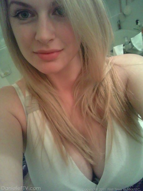 Bond amateur Danielle takes candid self shots at home during sfw action