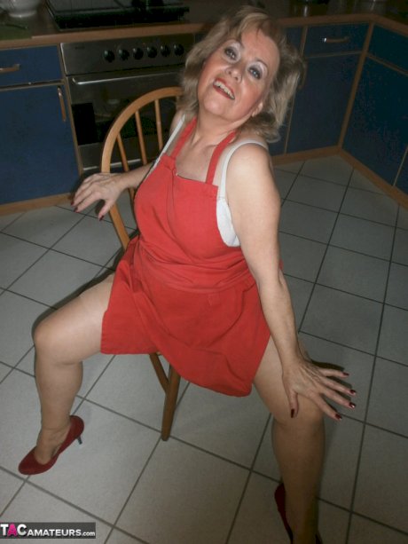 Slutty amateur housewife Caro could not resist masturbating in the kitchen
