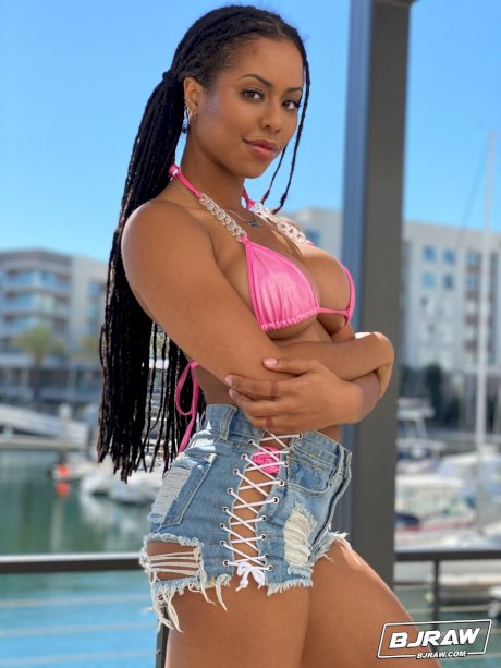 Curvy ebony Kira Noir exposes her firm fake tits before a blowjob & big facial