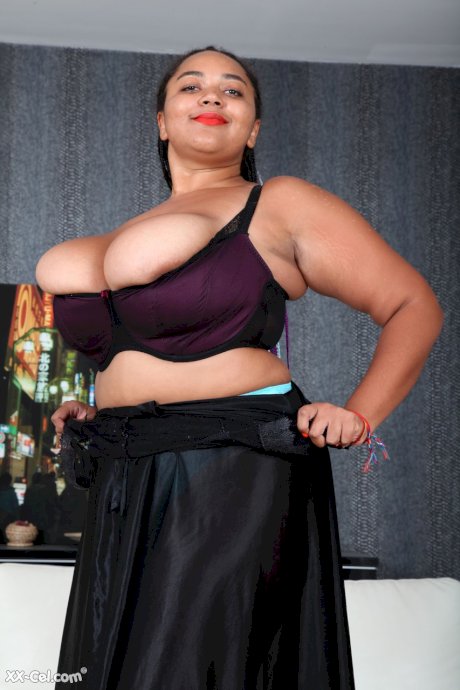 Voluptuous ebony Roza strips to her turquoise panties & shows her giant tits