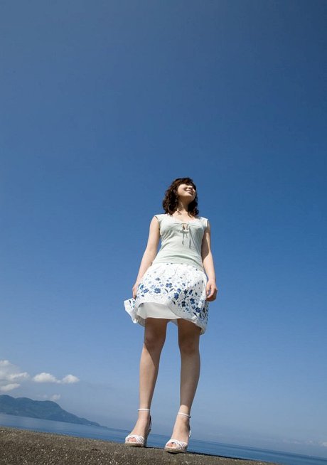 Young Japanese girl Saki Koto exposes her tits and ass at the beach