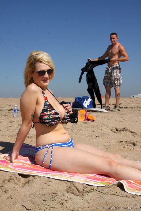 Chubby blonde sunbather Siri flaunts her big tits in a bikini on the beach