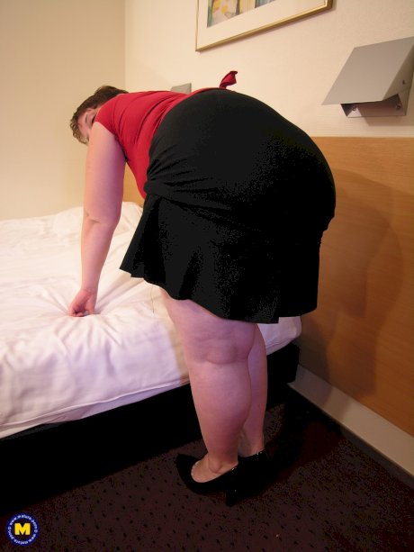 Amateur wife Angela J exposes her fat ass and huge juggs before kinky sex