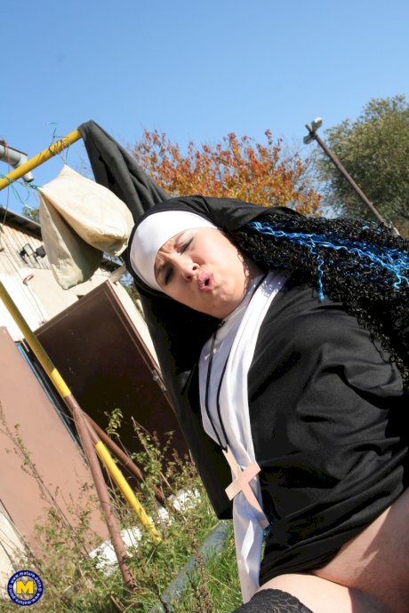 Horny nun in stockings Janine kneels to give a blowjob before outdoor sex