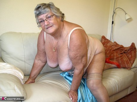 Brazen horny granny Grandma Libby shamelessly reveals saggy tits & aged pussy