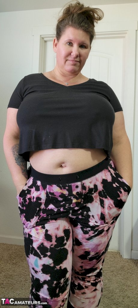 Fat amateur Busty Kris Ann strips completely naked on carpeted flooring