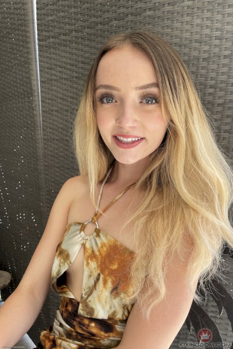 Sweet blonde amateur Maria Kazi exposes her pink twat and poses naked