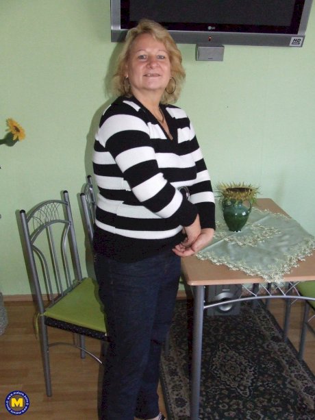Mature NL Rosi