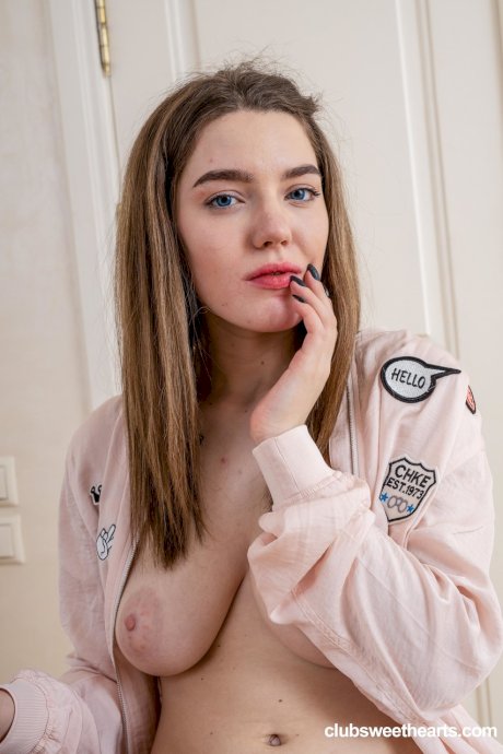 Nerdy teen Kiere shows her big boobs and rubs her vagina in a solo