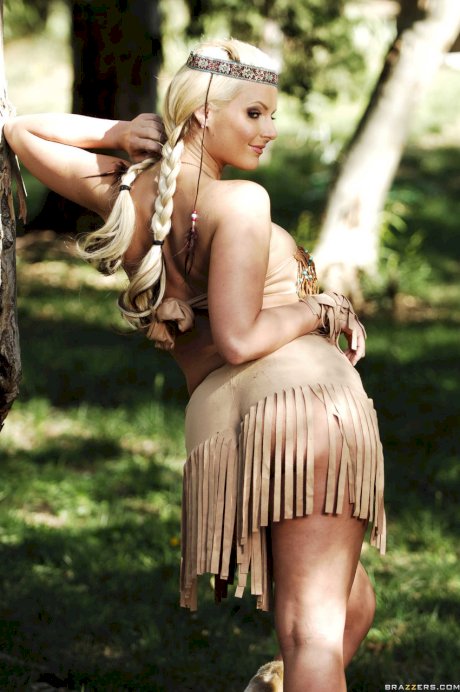 Blonde MILF in sexy Indian outfit Phoenix Marie shows her hot body outdoors