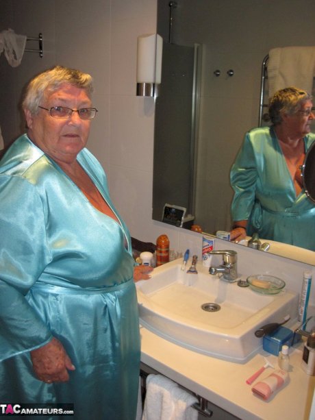 Morbidly obese woman Grandma Libby shaves before taking a bubble bath