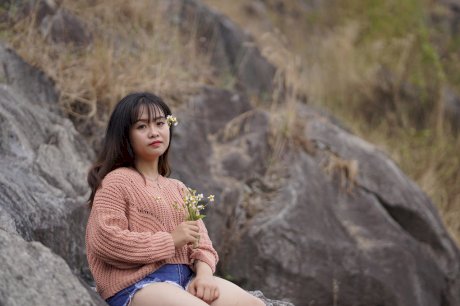 Stunning Asian babe poses in her jean shorts & sweater in public