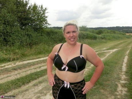Blonde amateur Barby exposes her overweight body in a rural location