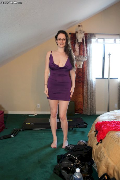 Curvy cutie Tessa Lane flaunts her hot pornstar body & big natural tits