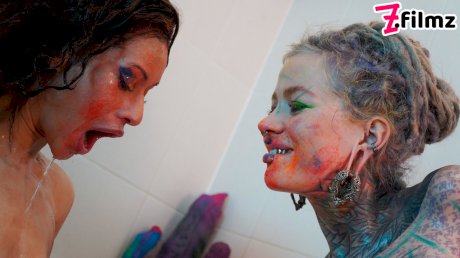 Alt girls Anuskatzz and Stacy Bloom fists pussies during lesbian sex in a tub