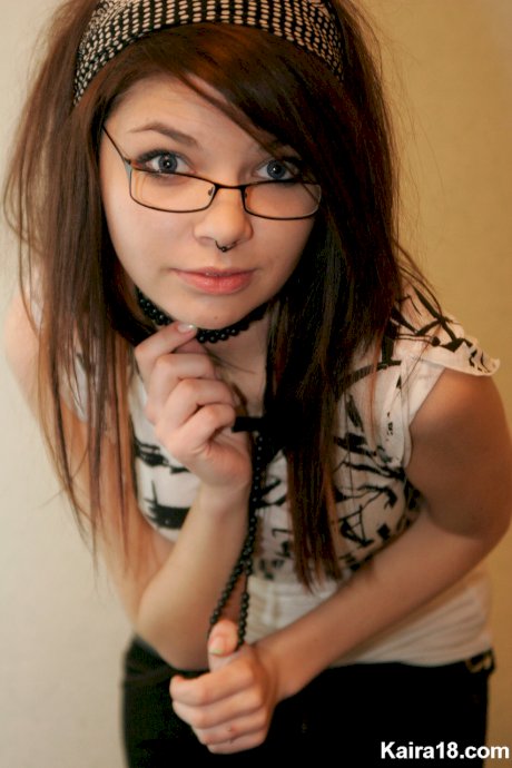 Young brunette Kaira 18 takes off her glasses while modelling non nude