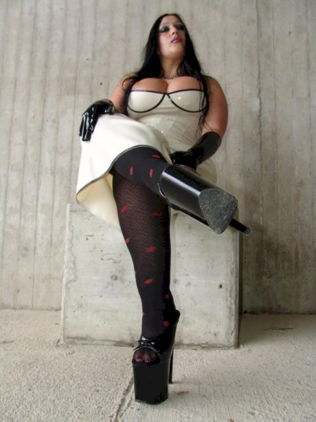 Extreme DivaBig boobs,Fetish,Latex