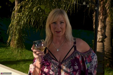 Fat older blonde Melody peels off black leggings afore an outdoor hot tub