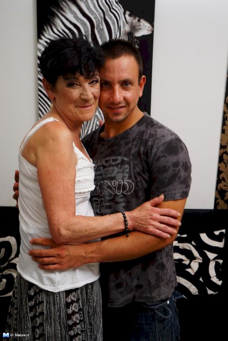 Horny granny snuggles with her boy toy before hot nipple sucking seduction