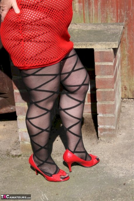 Older UK fatty Kinky Carol takes off her dress outdoors in sexy pantyhose