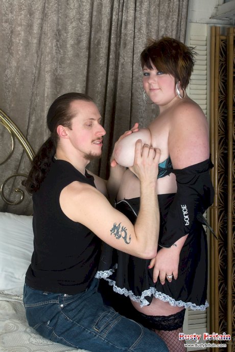 Fat British policewoman has sex on a bed in stockings and heels