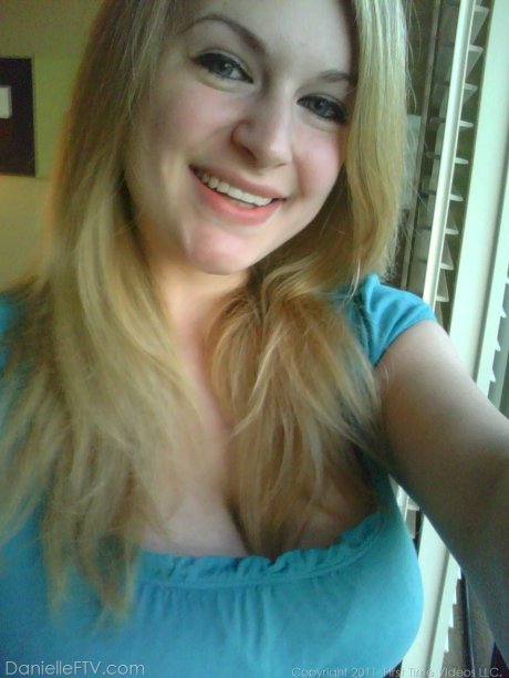 Bond amateur Danielle takes candid self shots at home during sfw action