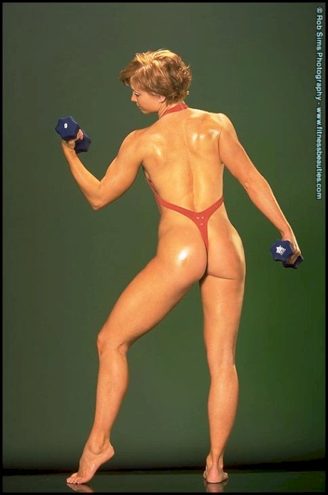 Fitness model Carolyn Evans lifts weights while posing in bikinis