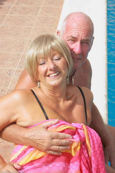 Chubby granny Samantha T and her old lover have steamy outdoor sex