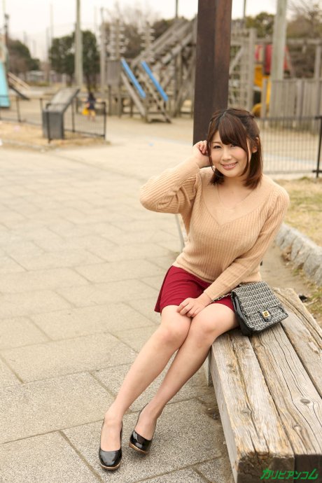 Busty Japanese babe Sakura Kirishima gives a titjob & fucks hard