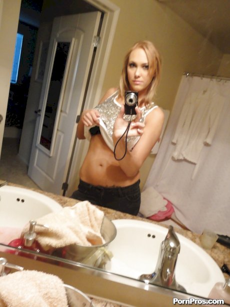 Alexia Rae shows off naked on cam while touching herself