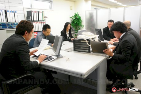 Japanese businesswoman Ai Mizushima gets gangbanged in her office