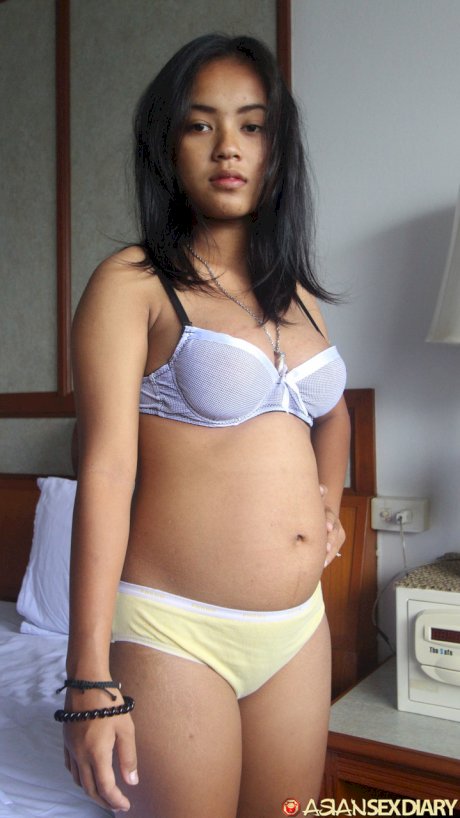 Thai teen Poo B shows her pregnant belly and swollen tits before POV sex
