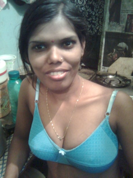 Indian solo girl shows her full breasts and twat after doing yoga