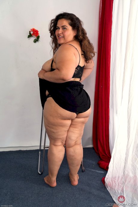 Chubby brunette Karla Lane displays her fat tight pussy up close