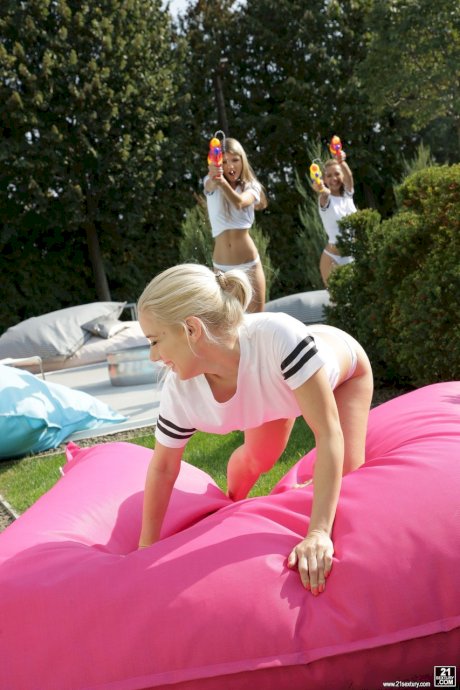 Hot water-gun game turns to incredible lesbian threesome outdoors