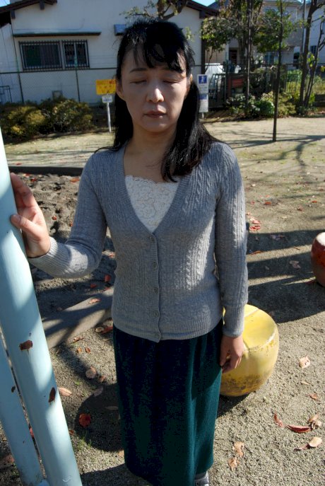 Japanese grandma Kiyoe Majima shows off her body and poses nude at home