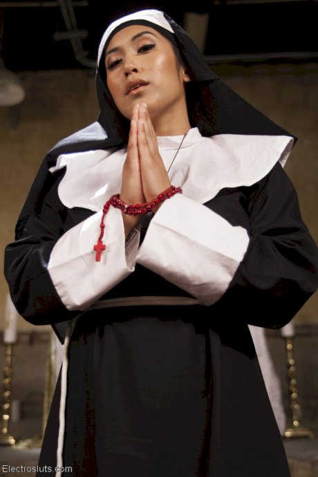 Kinky Asian nun Mia Li and horny Sophia Locke undress and pose in lingerie