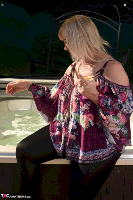 Fat older blonde Melody peels off black leggings afore an outdoor hot tub