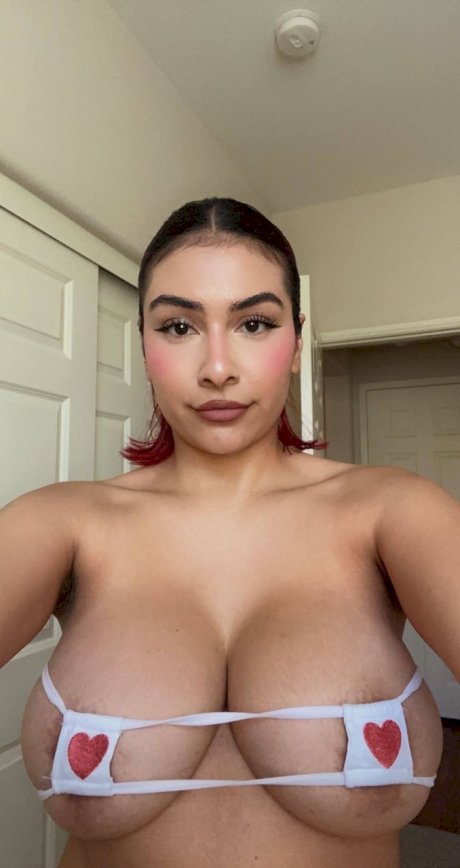 Buxom babe Angel flaunts her beautiful big boobs while taking nudes