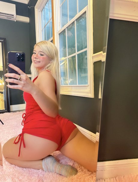 Sexy blonde babe Yumi Bumsy shows off her big ass in a hot compilation