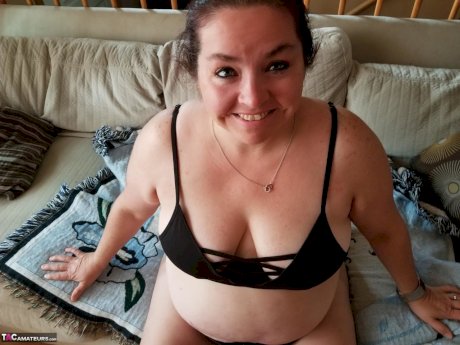 Middle-aged amateur Sexy NE BBW highlights are big butt during solo action