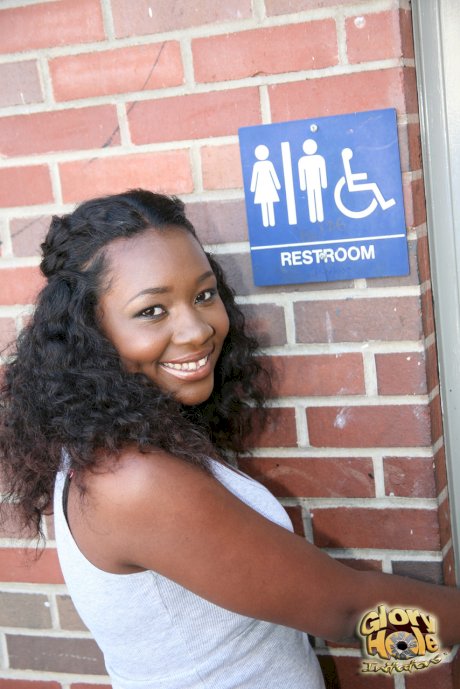 Sexy ebony Sunny Knight rides white meat & takes a facial at a gloryhole