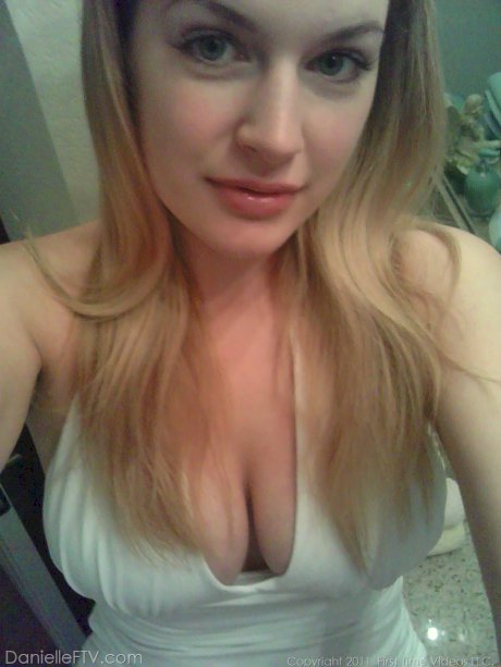 Bond amateur Danielle takes candid self shots at home during sfw action