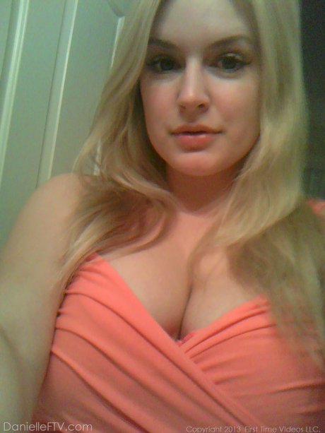 Blonde amateur Danielle Ftv dons numerous outfits for non nude selfies